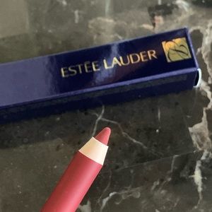 Estée Lauder: Double Wear Stay-in-Place Lip Pencil
